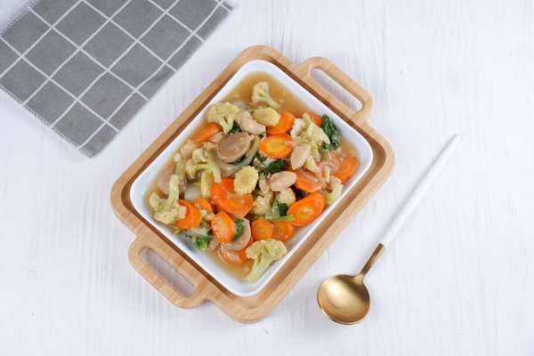 Comment intégrer la cuisine à base de plantes médicinales dans un menu de restaurant bien-être ?